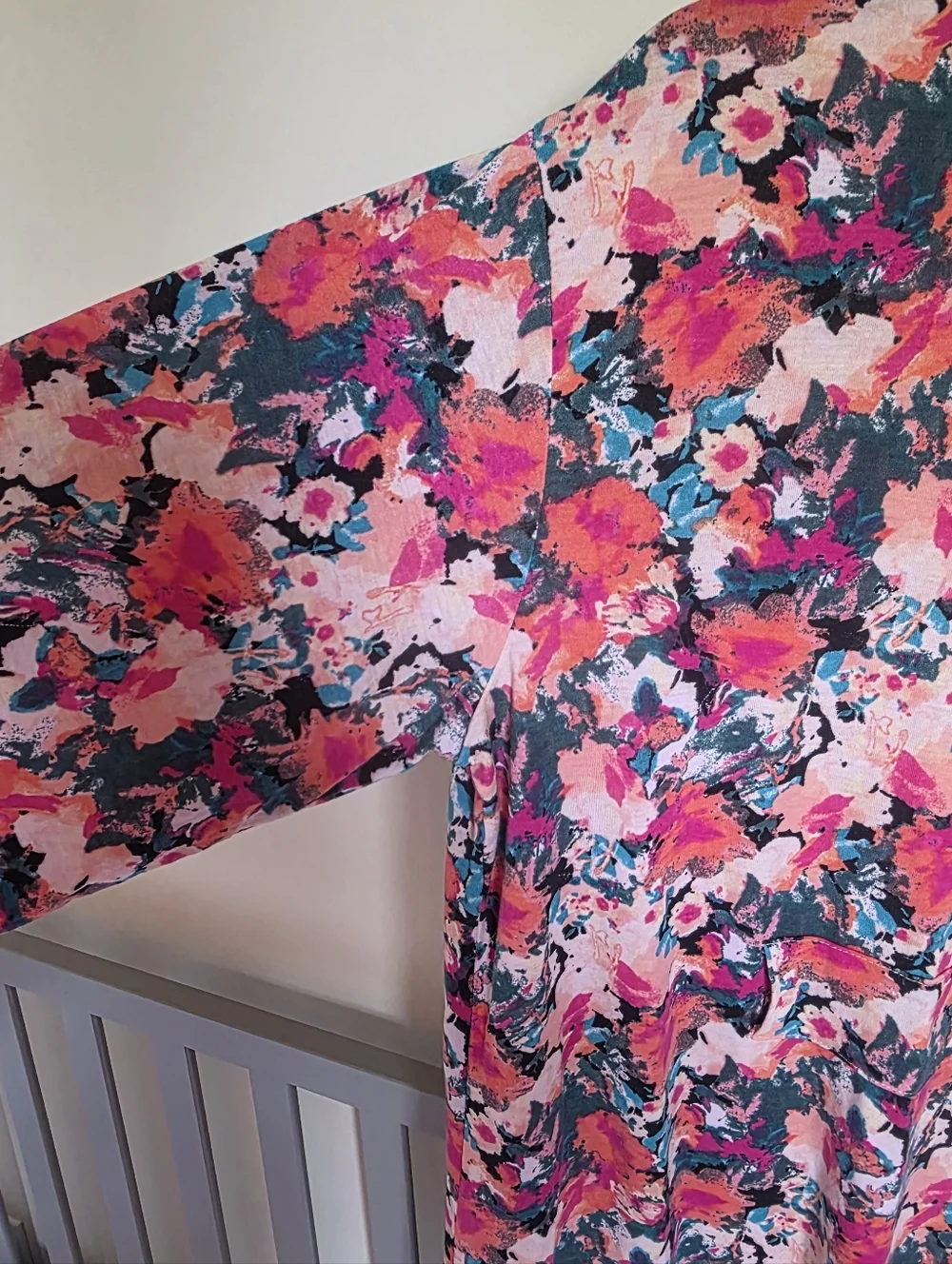 Natori Floral Lightweight Open-Front Robe in Pink, Teal & Navy Size Medium